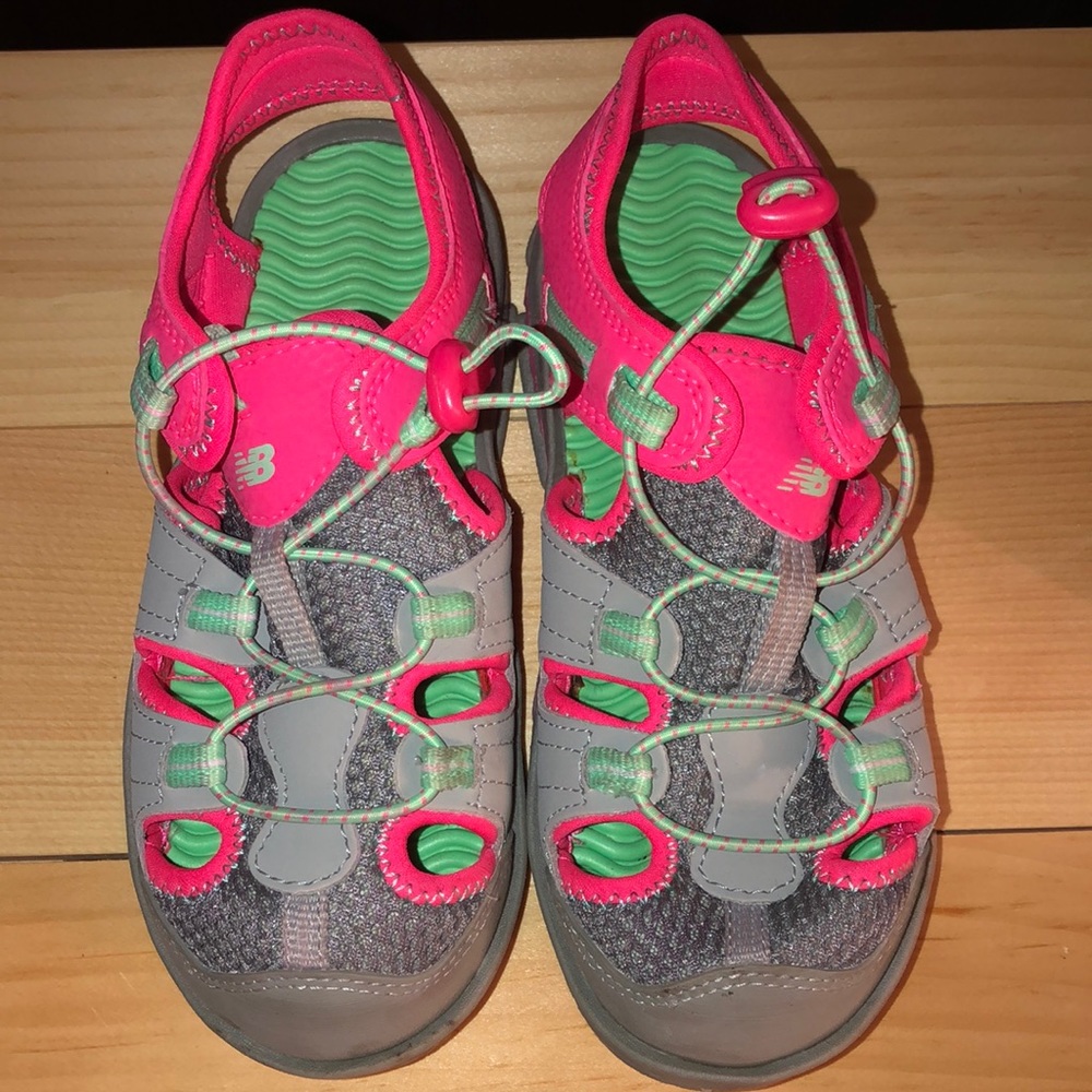 New Balance little girl’s water sandals shoes